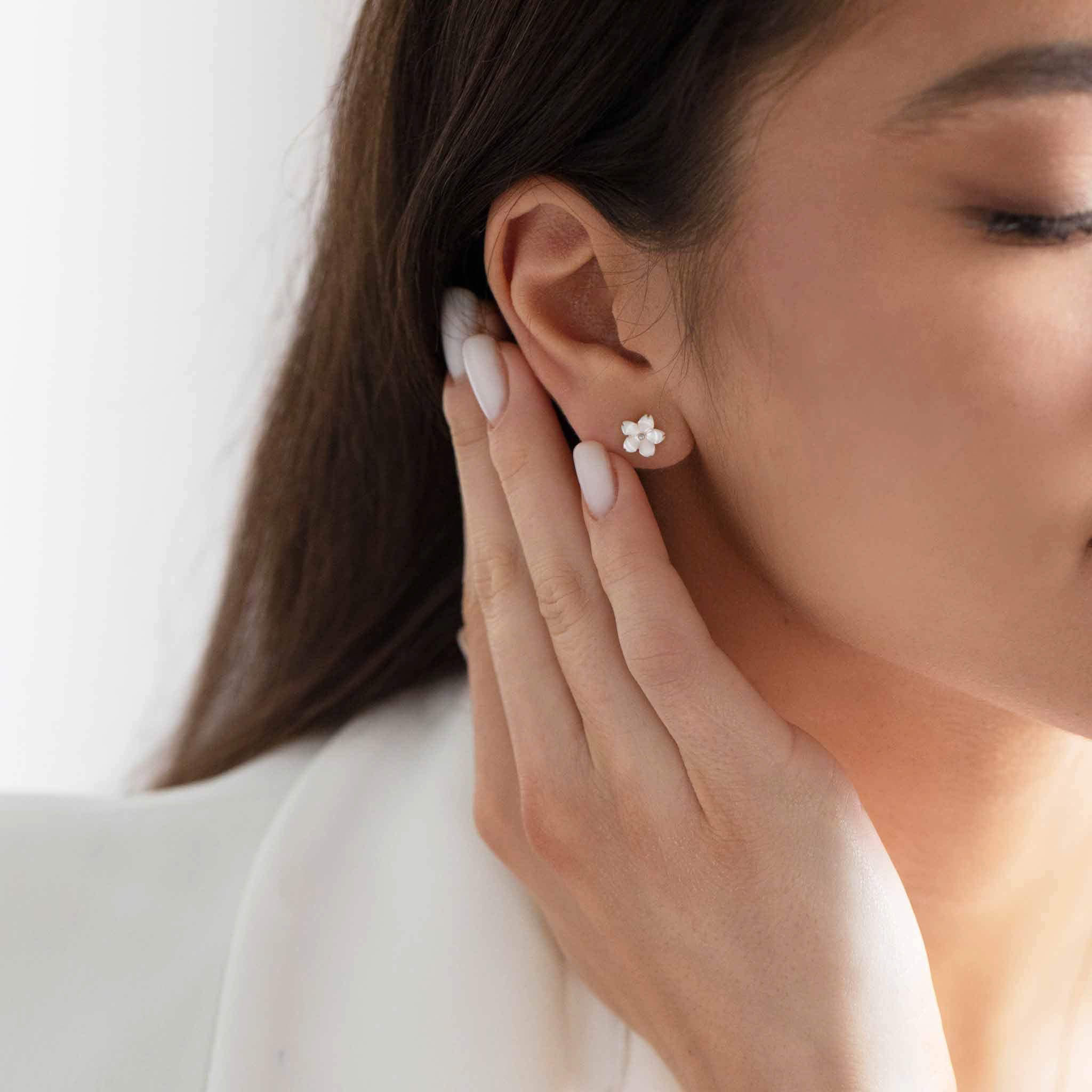 2-delige bloemenoorbellen - verfijnde moeder-of-pearl zilveren damesaccessoires