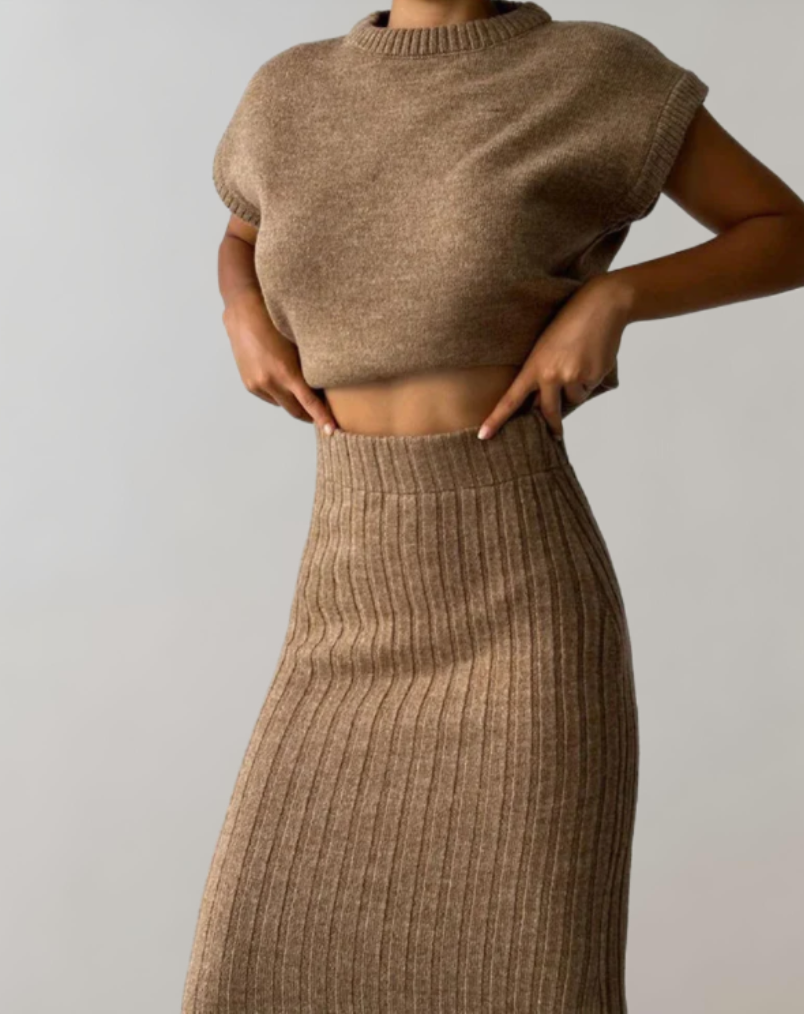 2-delige ribgebreide crop top en rok set - trendy outfit voor casual en chique gelegenheden