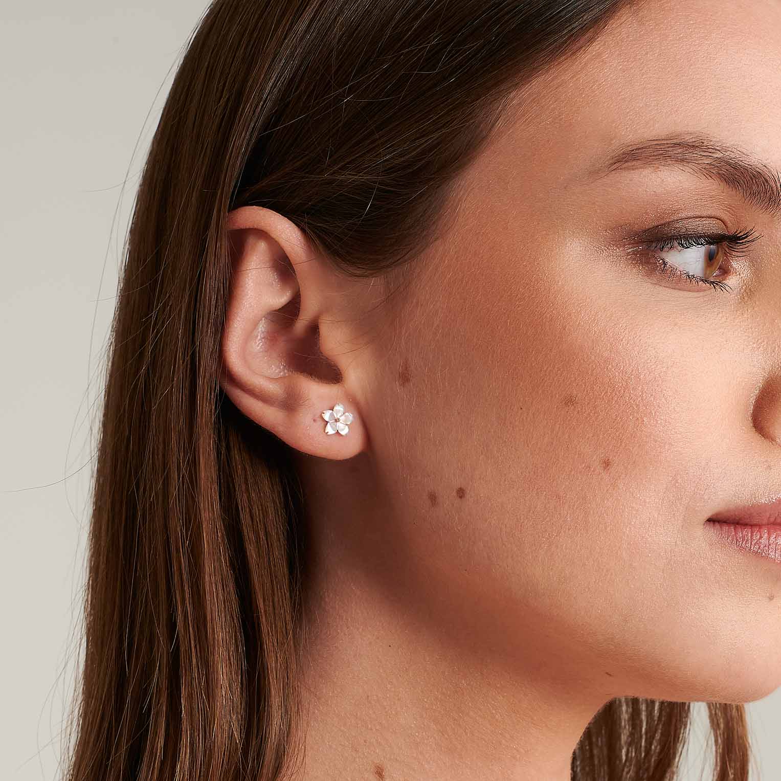 2-delige bloemenoorbellen - verfijnde moeder-of-pearl zilveren damesaccessoires