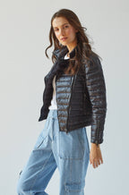 Blauwe korte dames donsjack - gewatteerde cropped jas met ritssluiting en zakken - Bakkermode.nl