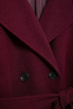 Dames lange trenchcoat in elegant rood - stijlvolle winteroverjas voor gezellige avonden