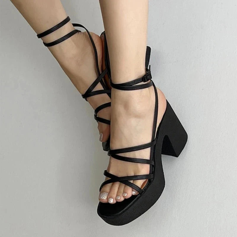 Plateau sandalen met vierkante neus en hoge hakken - Bakkermode.nl