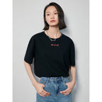 Vrouwelijk T-shirt met borduurdetails - Bakkermode.nl