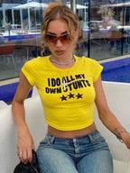 Trendy cropped t-shirt met "i do all my own stunts" print voor vrouwen - Bakkermode.nl