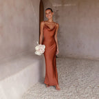 Satijnen jurk - elegante avondgown voor dames met een gedrapeerde halslijn