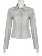 Grijs gestreepte blouse voor dames - tijdloze stijl