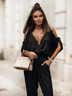 Vrouwen jumpsuit met elegante uitsnijding - zwarte casual outfit voor elke gelegenheid