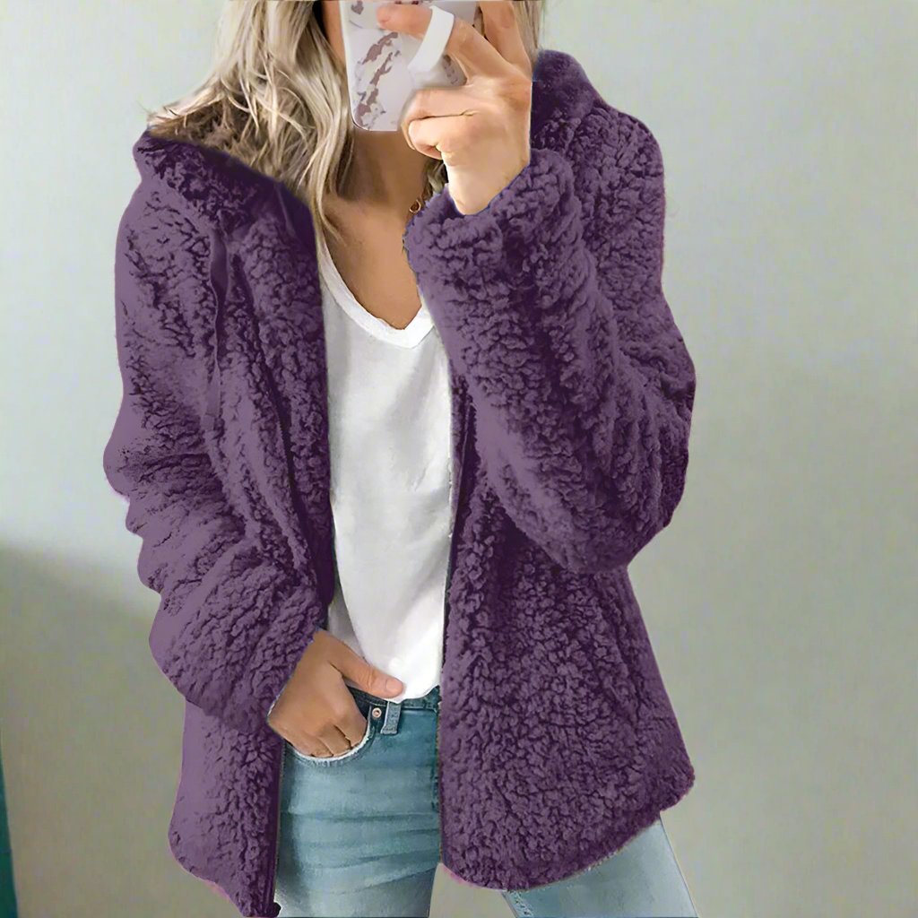 Knusse teddy fleecejas met capuchon dames - zachte winterjas met rits - Bakkermode.nl