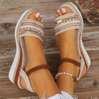 Elegante witte wedgesandalen voor vrouwen - stijlvolle hoogte voor casual en chique gelegenheden