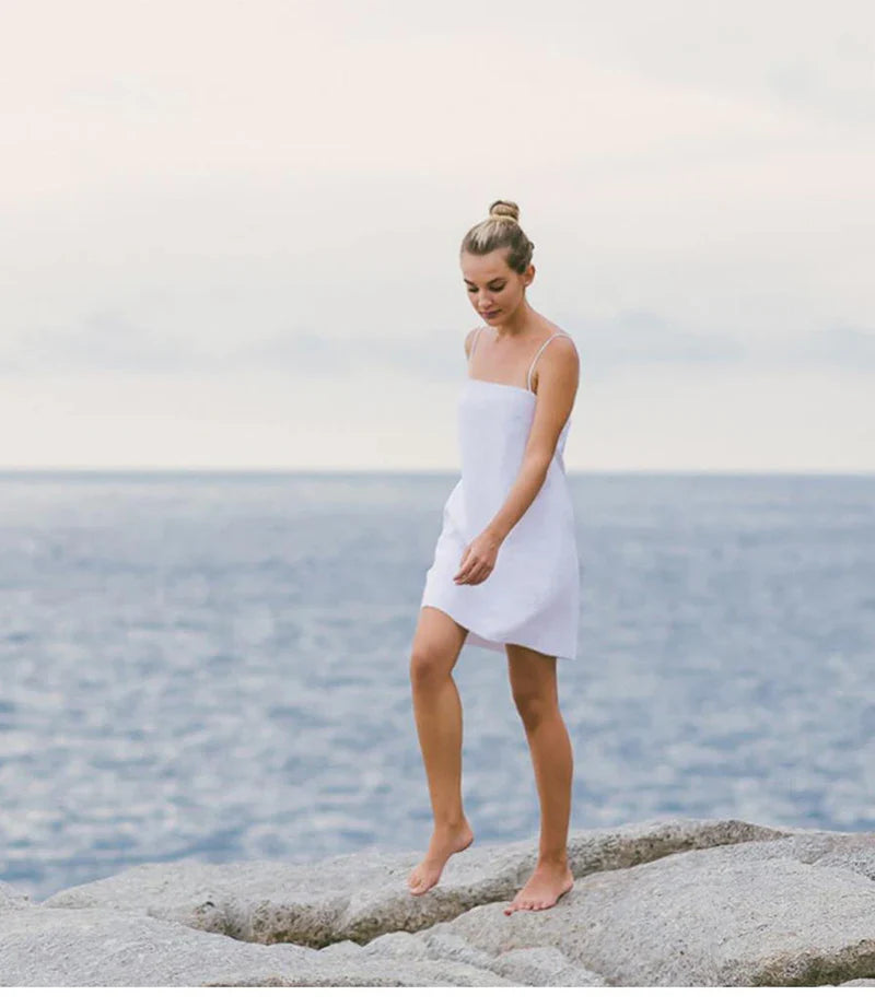 Jurk met spaghettibandjes en strikdetail - Bakkermode.nl