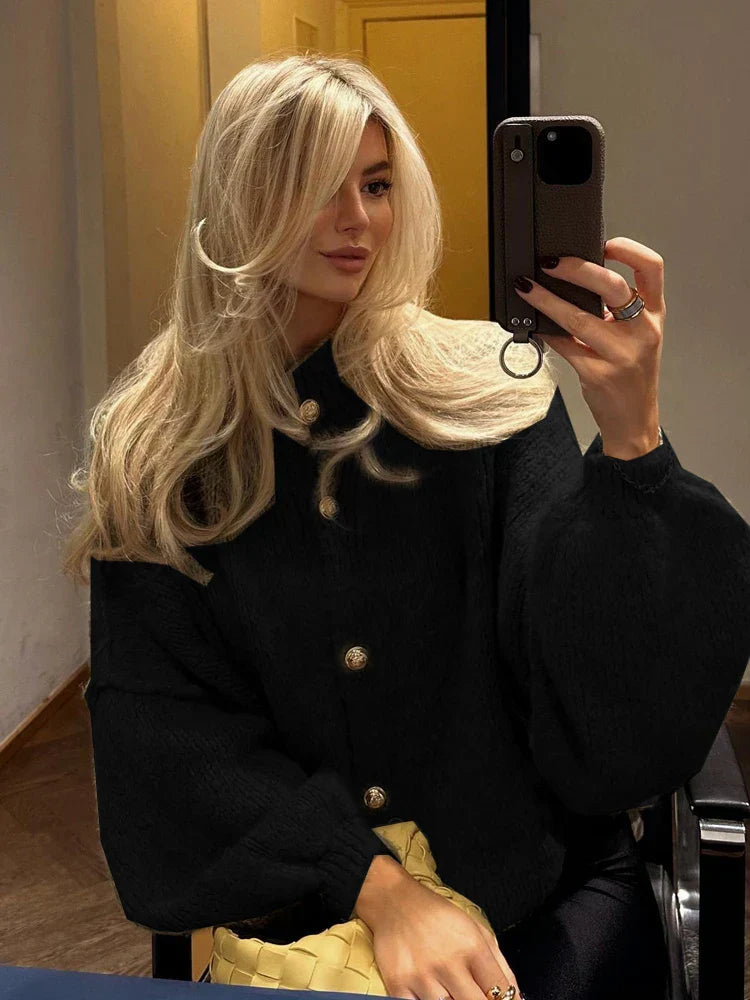 Oversized gebreide damesjas - warme, stijlvolle jas met gouden knopen - Bakkermode.nl