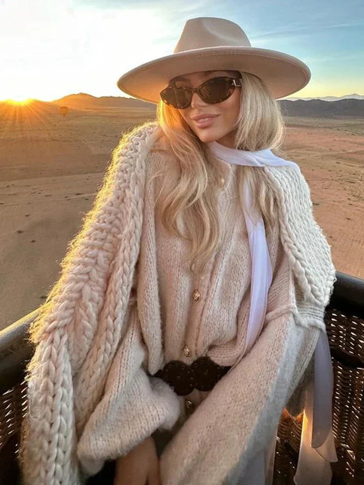 Oversized gebreide damesjas - warme, stijlvolle jas met gouden knopen - Bakkermode.nl