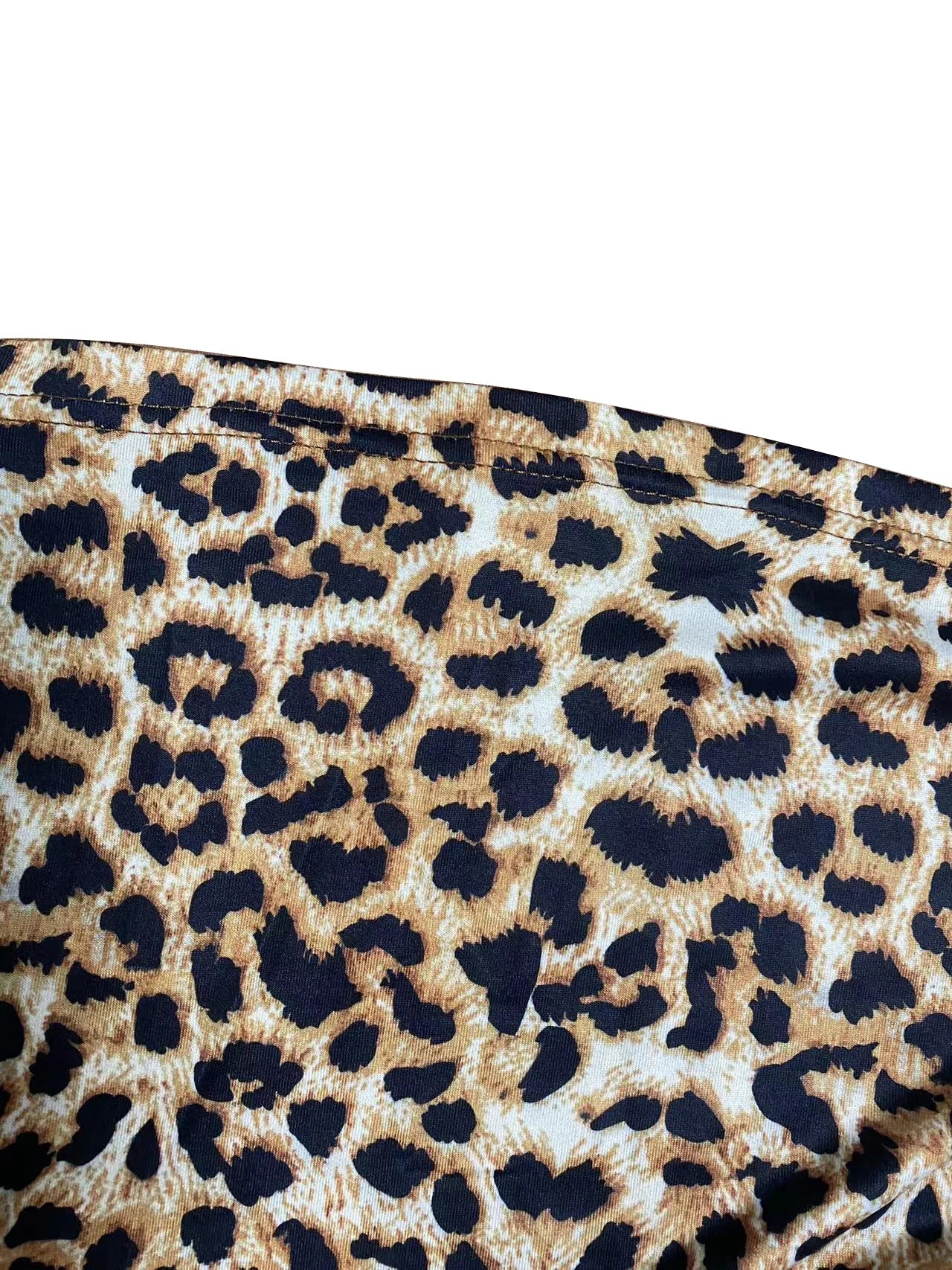 Modieuze luipaardprint top met uitsnijding - Bakkermode.nl