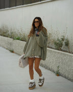 Oversized gebreide damesjas - warme, stijlvolle jas met gouden knopen - Bakkermode.nl