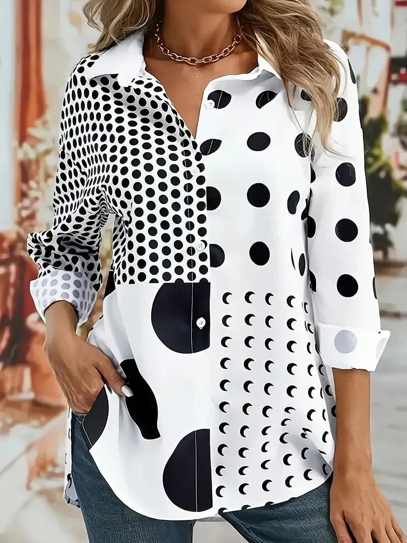 Zwart-witte blouse met stippen en geometrische patronen - Bakkermode.nl