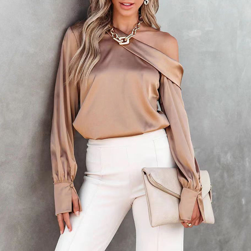 Dames satin blouse met unieke asymmetrische design - elegante lange mouwen top voor casual of zakelijke looks