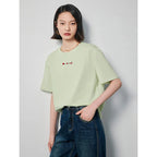 Vrouwelijk T-shirt met borduurdetails - Bakkermode.nl