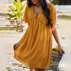 Zomerse jurk met V-hals en kantdetails - Bakkermode.nl