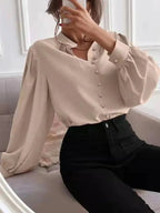 Beige blouse met lange mouwen en knoopsluiting - Bakkermode.nl