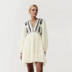 Jurk met borduurwerk en lange mouwen - Bakkermode.nl