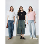 Eenvoudig en stijlvol basis t-shirt met klein borduursel - Bakkermode.nl