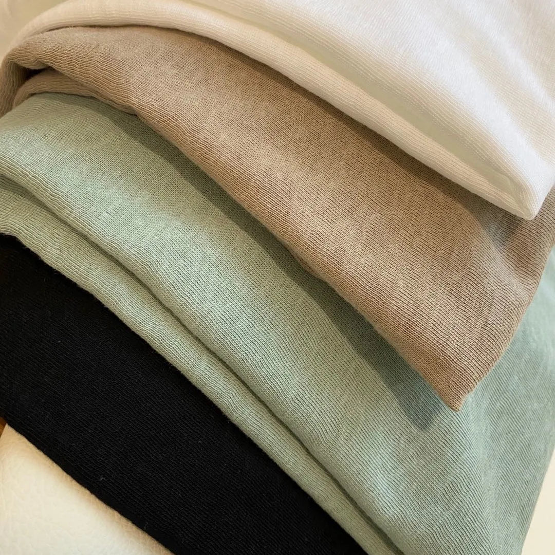 Basic t-shirt met ronde hals en korte mouwen - Bakkermode.nl