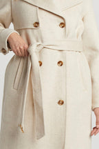 Trenchcoat - dames wollen jas met dubbele rij knopen en afneembare riem en stormflap - Bakkermode.nl