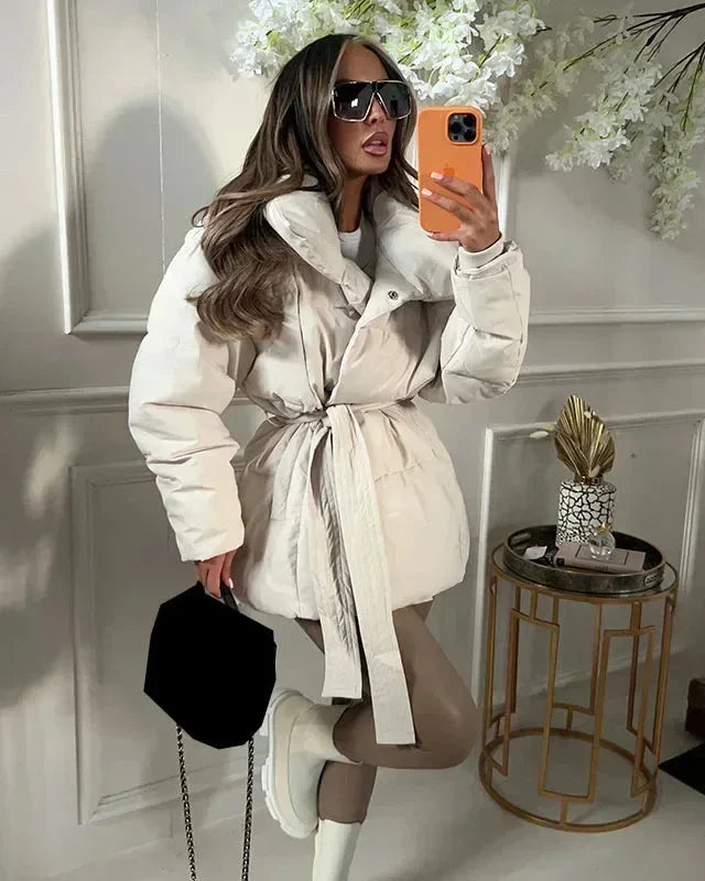 Gewatteerde jas met ceintuur voor dames - warme bruine jas met oversized kraag - Bakkermode.nl