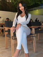 Vrouwelijke aansluitende jumpsuit elegant met lange mouwen - casual en avondkleding, zachte stretchstof