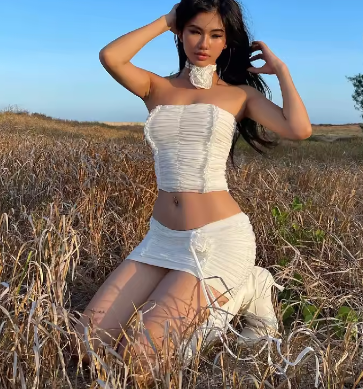 Wit tweedelig setje met ruches - Bakkermode.nl