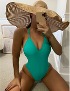 Groen badpak met diepe v-hals en bandjesrug - Bakkermode.nl