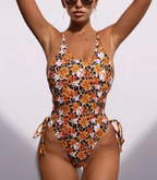 Stijlvol badpak met uitsnijdingen en o-ring detail - Bakkermode.nl