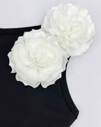 Zwart asymmetrisch badpak met witte bloem - Bakkermode.nl