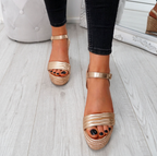 Gouden sleehak sandalen - Bakkermode.nl