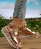 Gouden sleehaksandalen met metallic afwerking - Bakkermode.nl