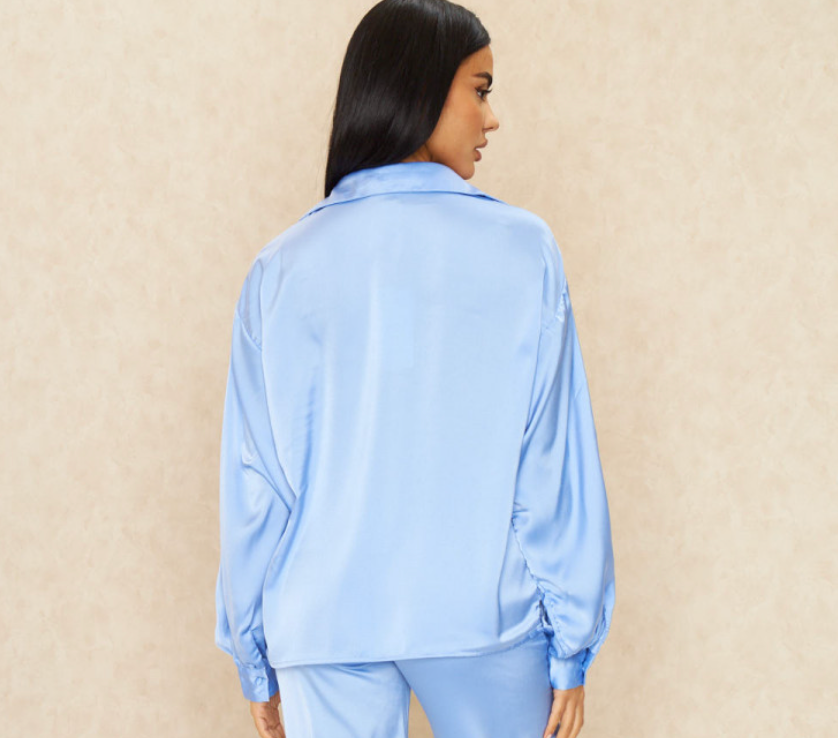 Lichtblauwe satijnen blouse - Bakkermode.nl