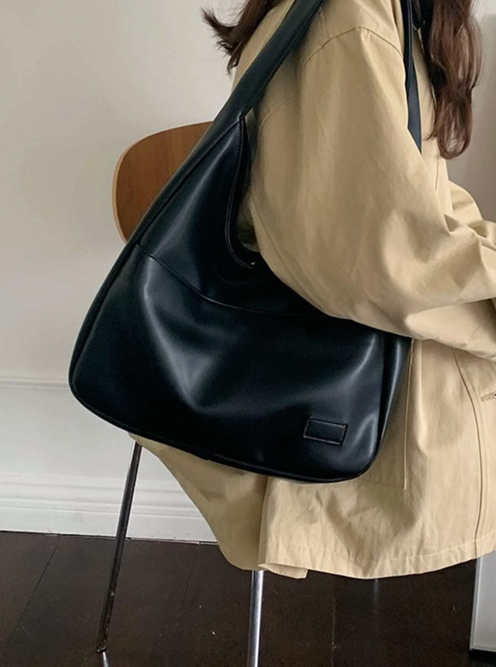 Zwarte schoudertas van imitatieleer - Bakkermode.nl