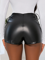 Zwarte leren shorts met gesp - Bakkermode.nl