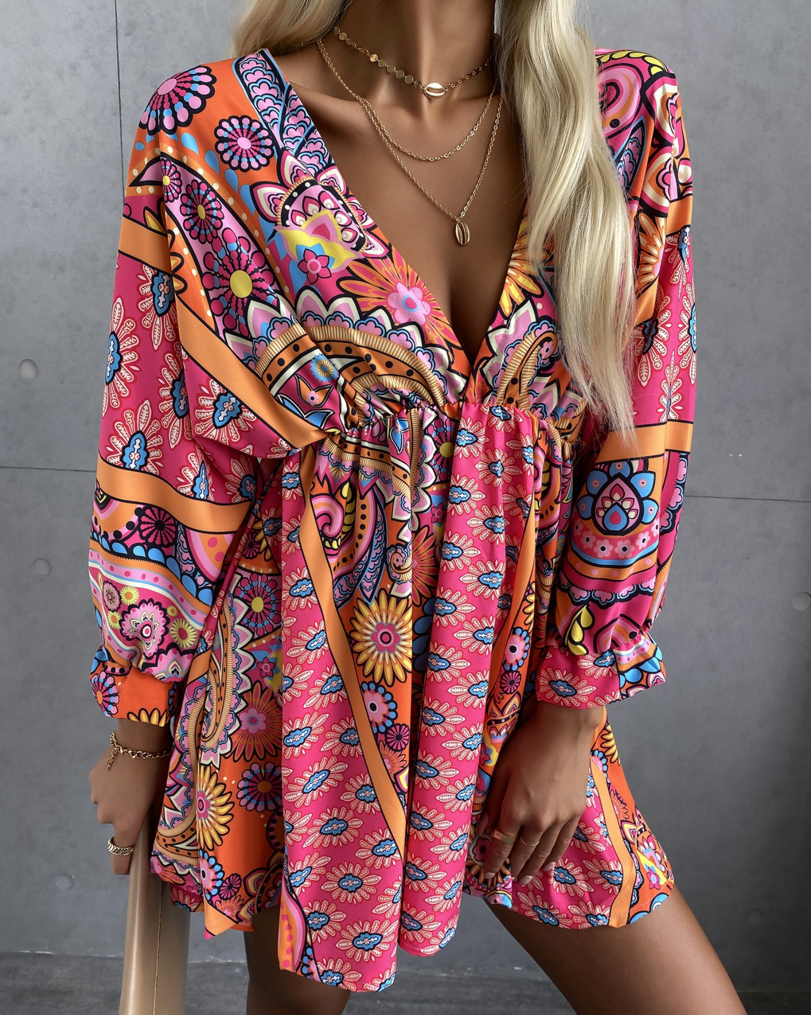 Boho jurk met levendige print en wijde mouwen - Bakkermode.nl