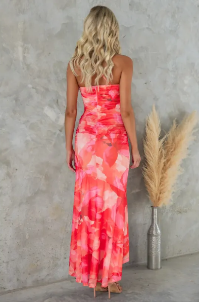 Nauwsluitende jurk met bloemenprint en spaghettibandjes