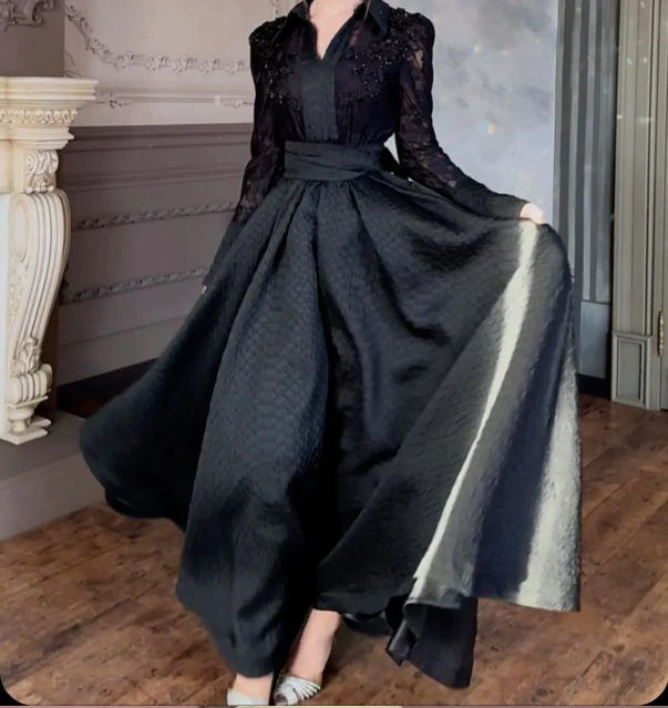 Zwart jacquard jurkje - elegante bloemenprint met tailleriem voor dames