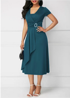 Wikkeljurk - verfijnde formele jurk met strassdetails