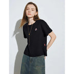 Eenvoudig en stijlvol basis t-shirt met klein borduursel - Bakkermode.nl