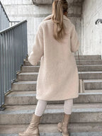Beige fleece lange winterjas voor dames - zachte en warme jas - Bakkermode.nl