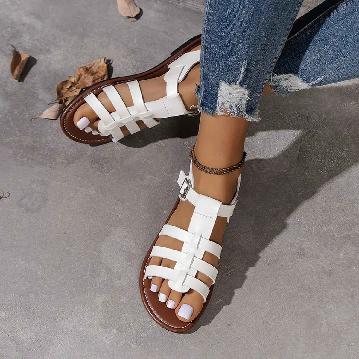 Witte gladiatorsandalen met gespen - Bakkermode.nl