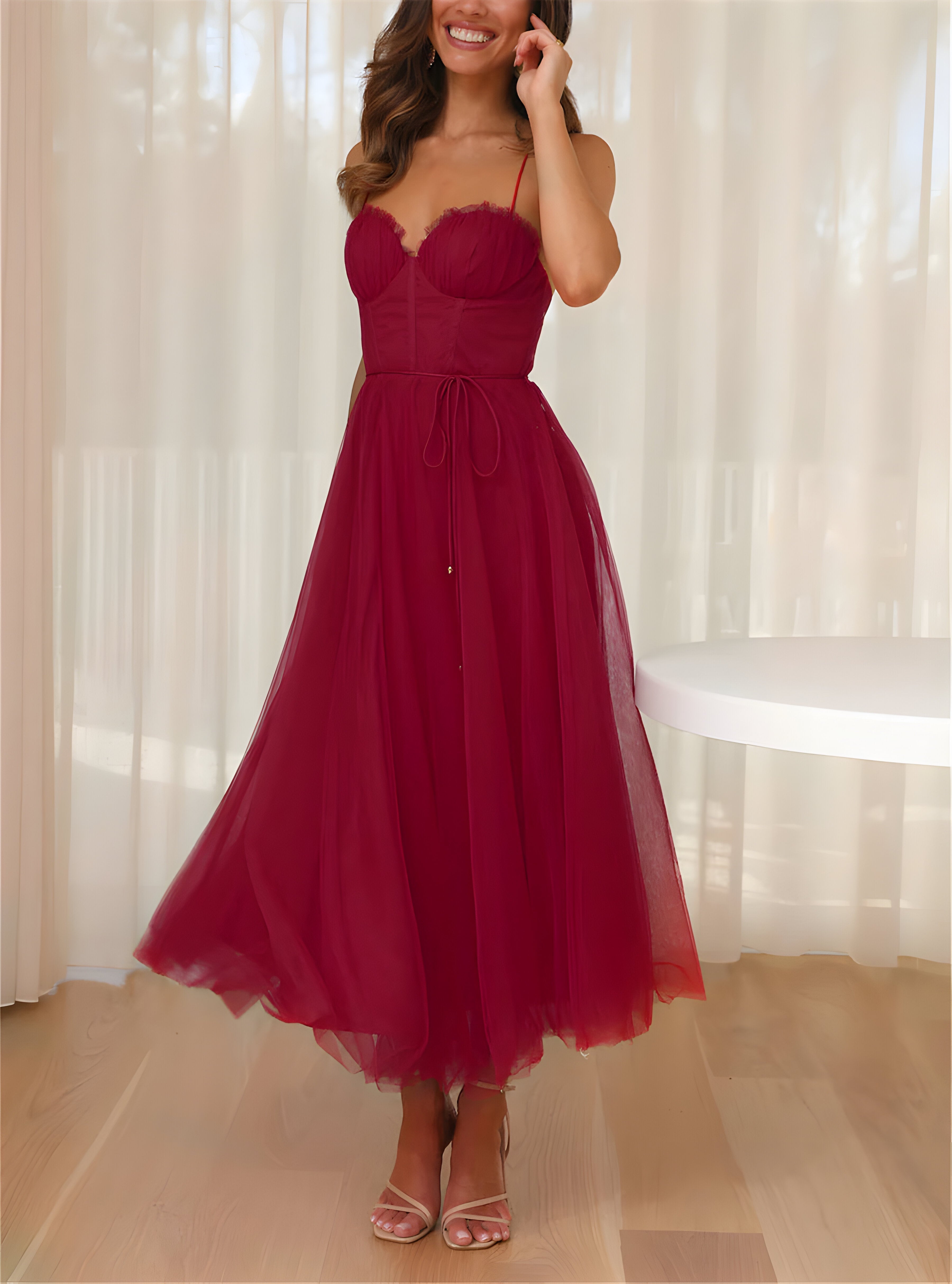 Dames cocktailjurk met elegante tule gelaagd ontwerp - stijlvolle avondmode