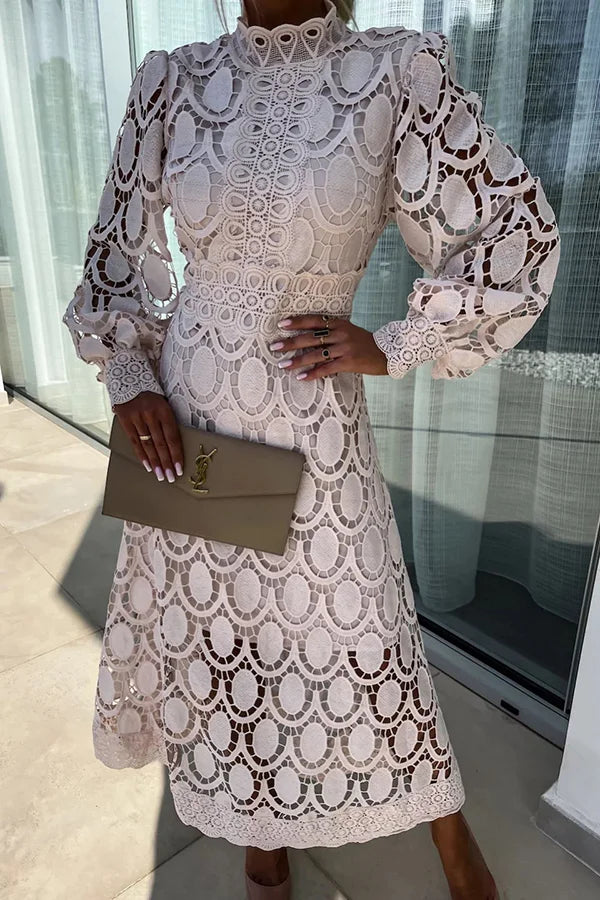 Dames midi jurk met elegante kantdetails - romantische jurk met lange mouwen en intricaties