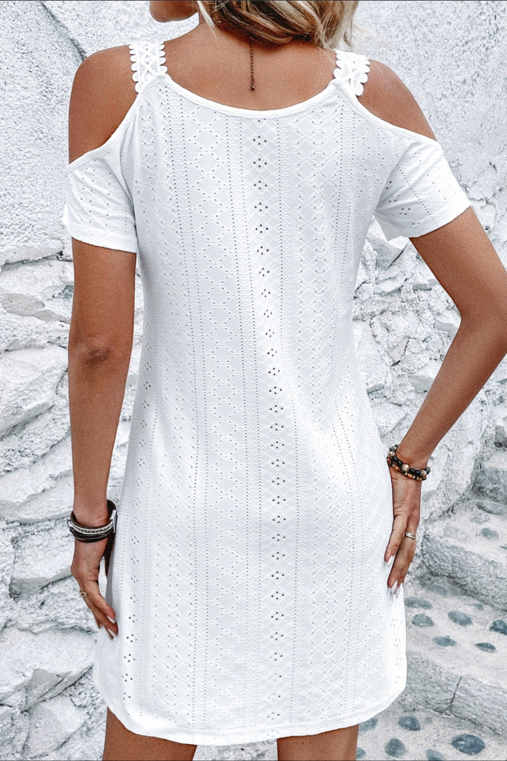 Vrouwen casual jurk met elegante cold shoulder – luchtig katoenmix met een oogjesdesign voor de zomer