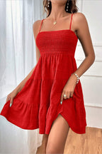 Zomer smock jurk voor vrouwen met een speelse tiered uitstraling - verstelbare bandjes, casual pasvorm