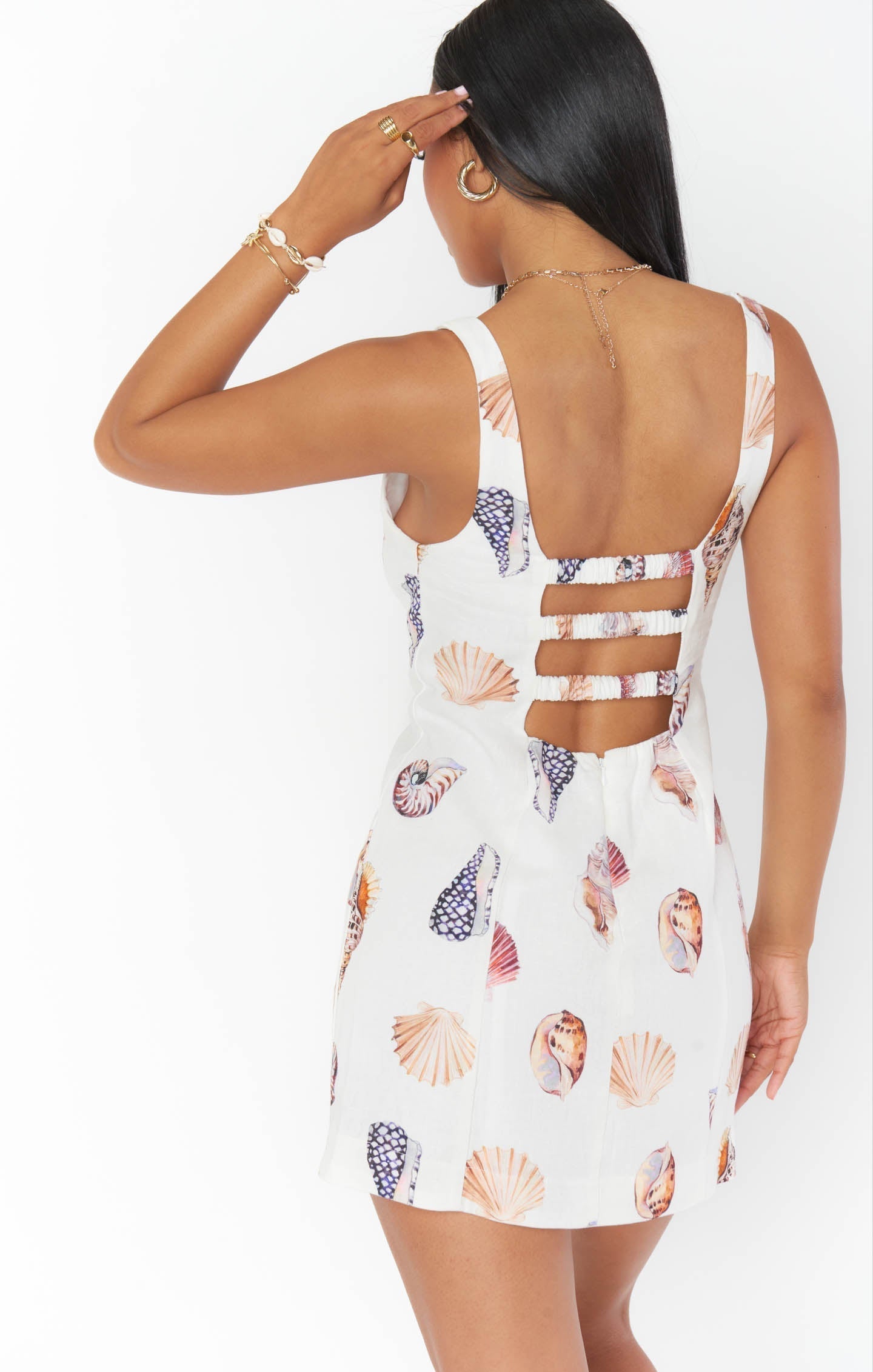 Dames casual zomerjurk met witte bloemenpatroon in linnen - schelpprint voor zomerse uitjes